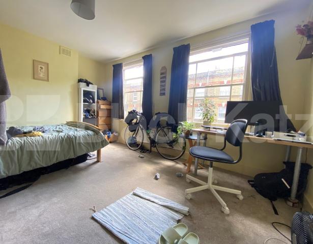 Bright & airy, offering approximately 1050 Sq. Ft.of living & entertaining space Henshaw Street, Elephant and Castle